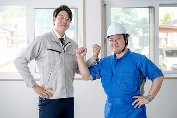 作業着を着た専門業者のスタッフ